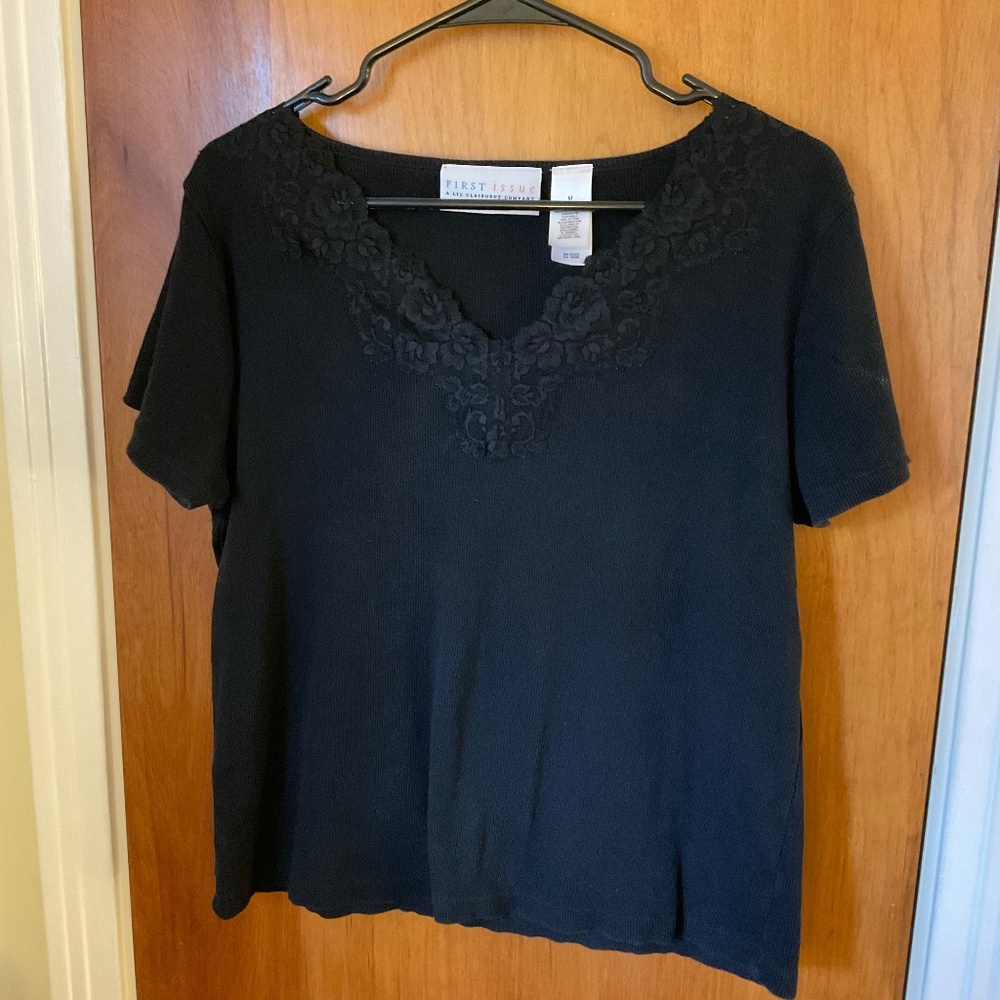 First Issue Liz Claiborne Black Short Sleeve Lace Neckline Top Sz M